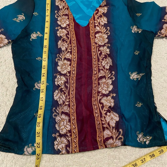 Traditional Three-Piece Saree Ensemble in Turquoise, Red, and Gold - Picture 10 of 12